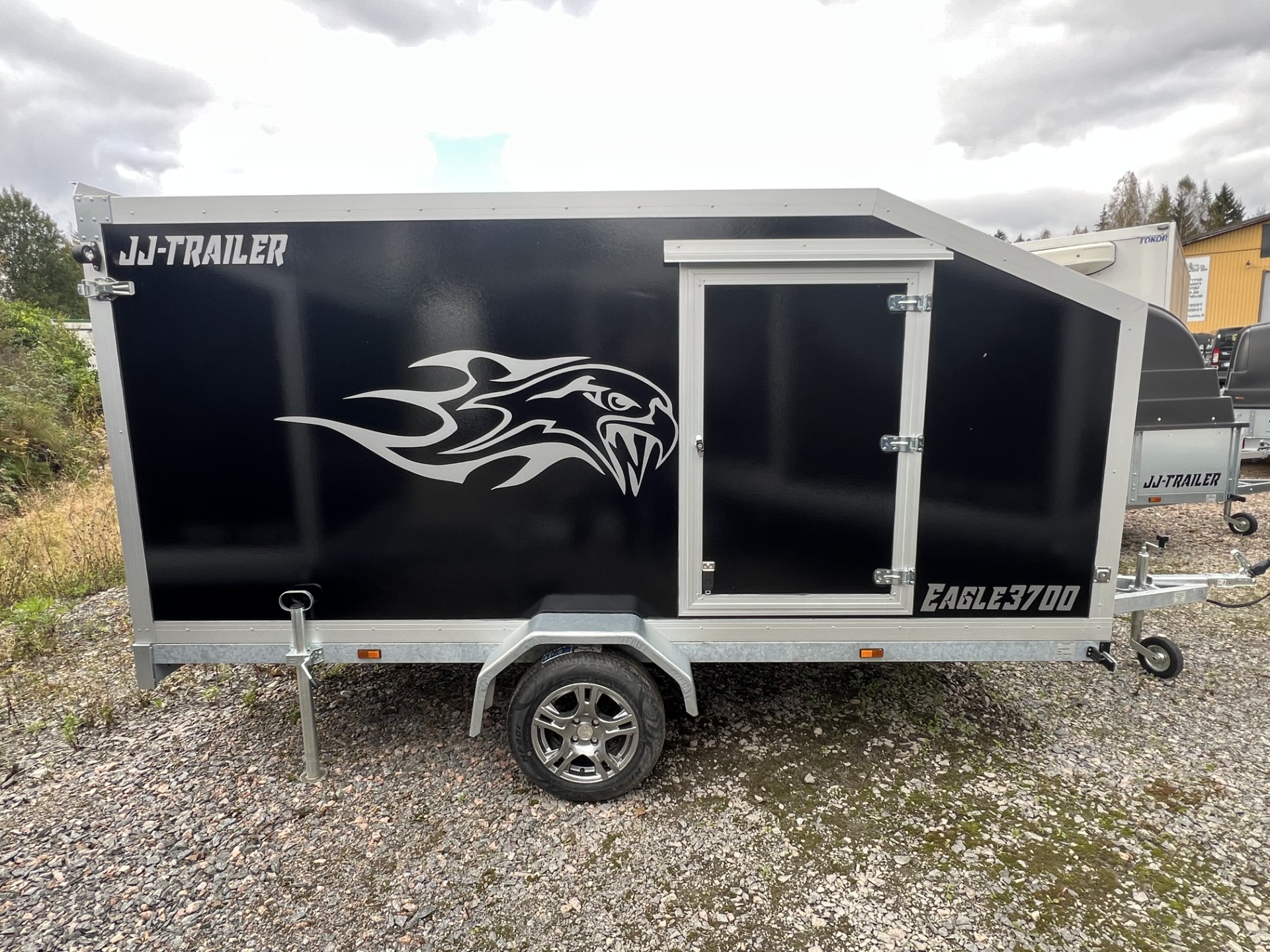 Eagle 3700 PRO Black Edition kaappivaunu
