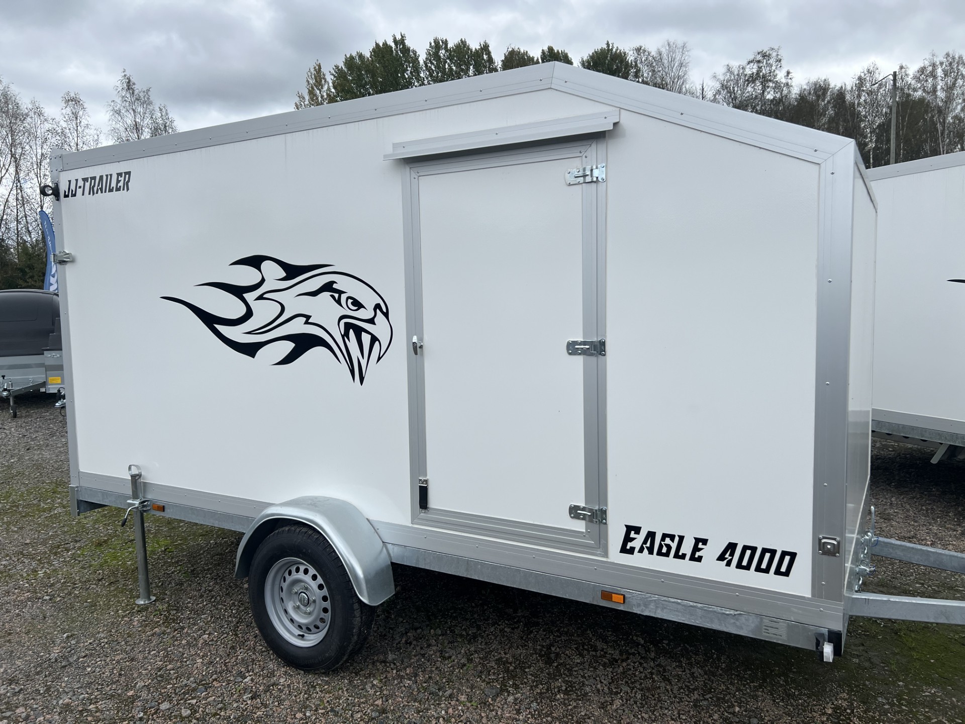 Eagle 4000 PRO kaappivaunu